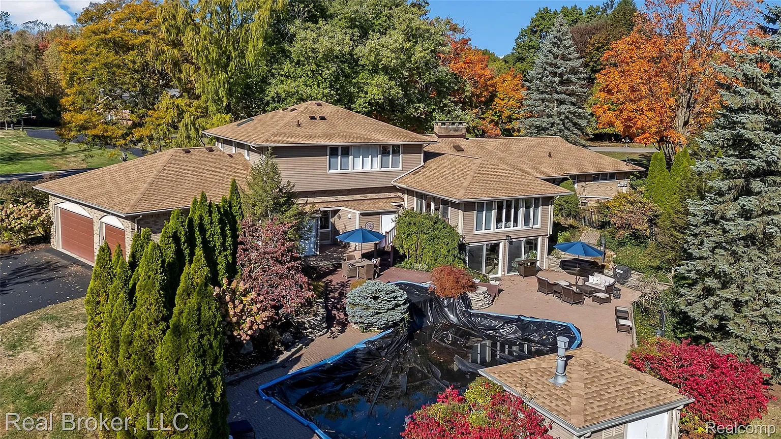 7357 W Greenwich Dr photo 1