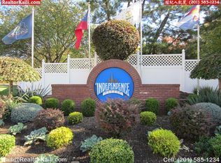 507 Stockton Ct, Edgewater, NJ 07020