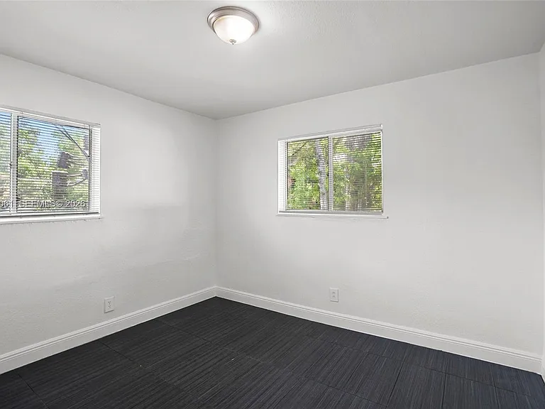 37 SW 14th St #10 — Photo 11