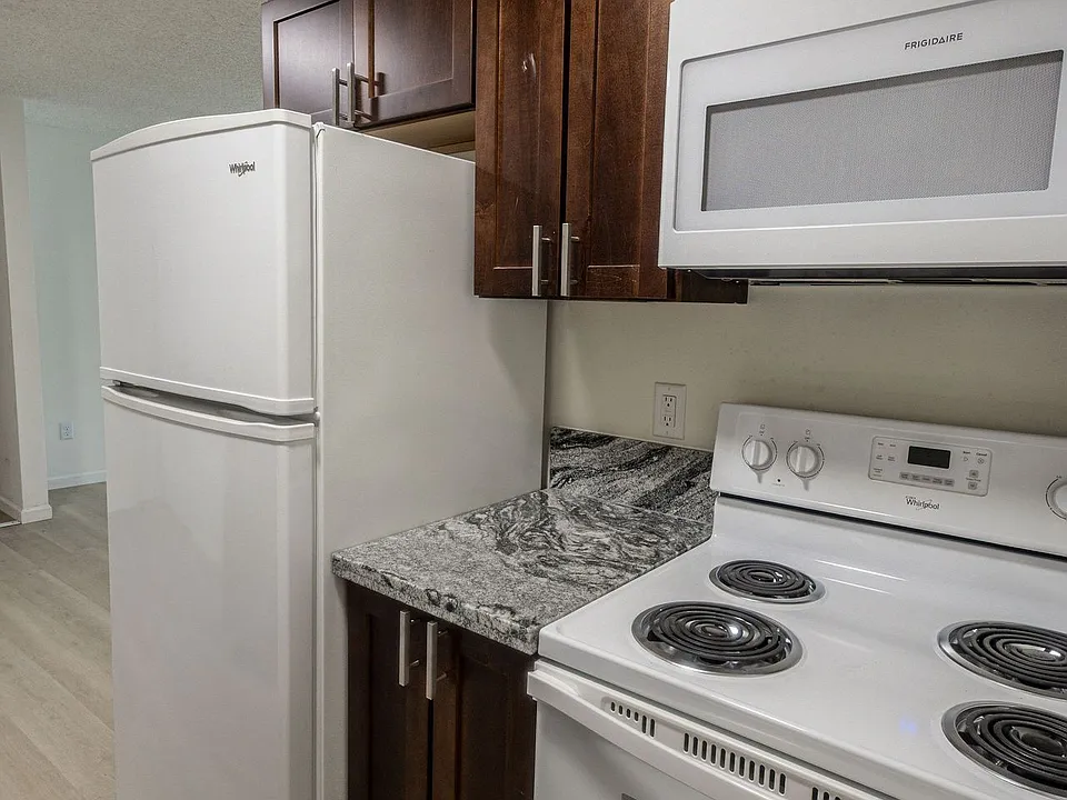 Pointe Apartments