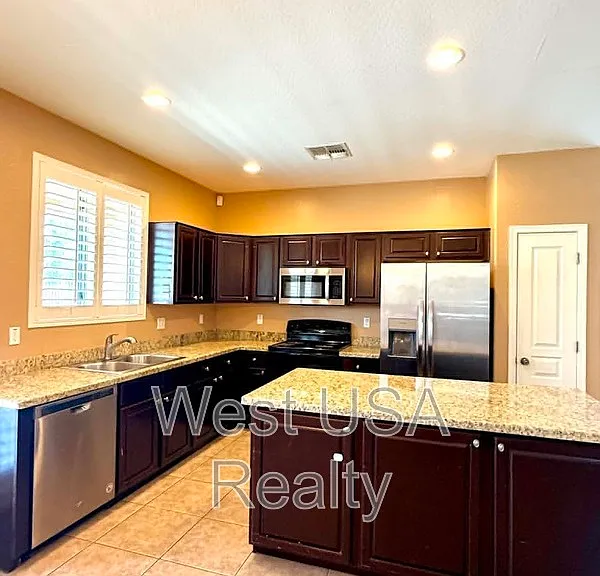 8821 S 40th Dr — Photo 4