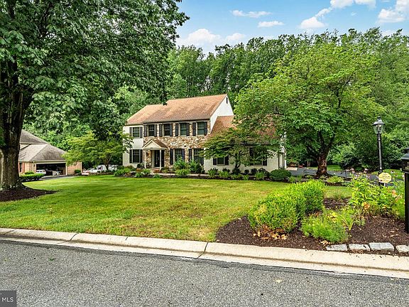 2nd image of 223 Cheshire Cir