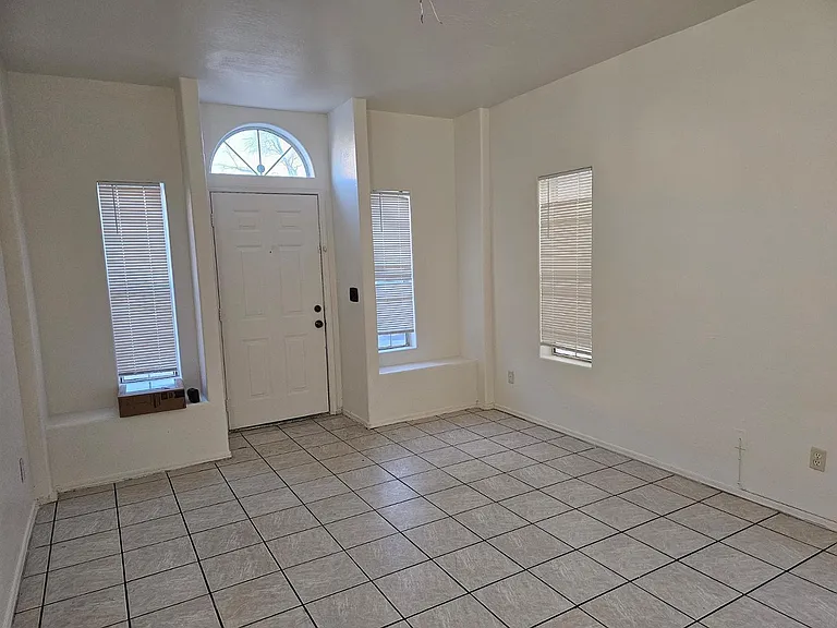 1026 W Libra Dr — Photo 6