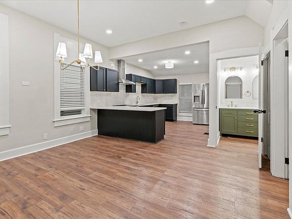 4th image of 1133 Olive St