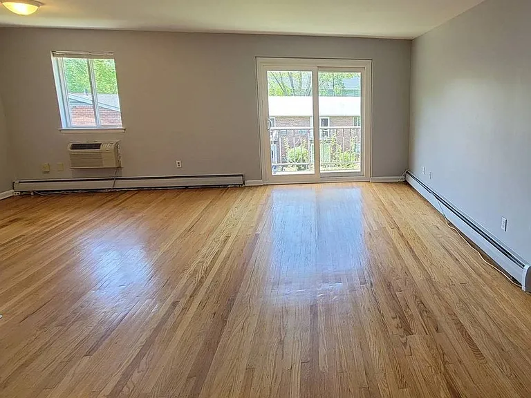 85 Lawrence Rd — Photo 22