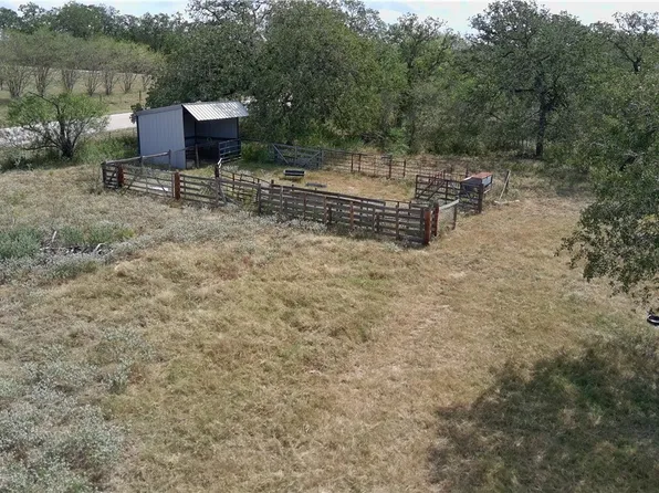 39 Dowdy Rd, Kingsbury, TX 78638