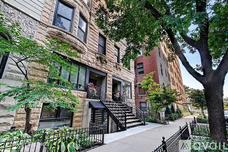 1st image of 82 E Elm St APT 1