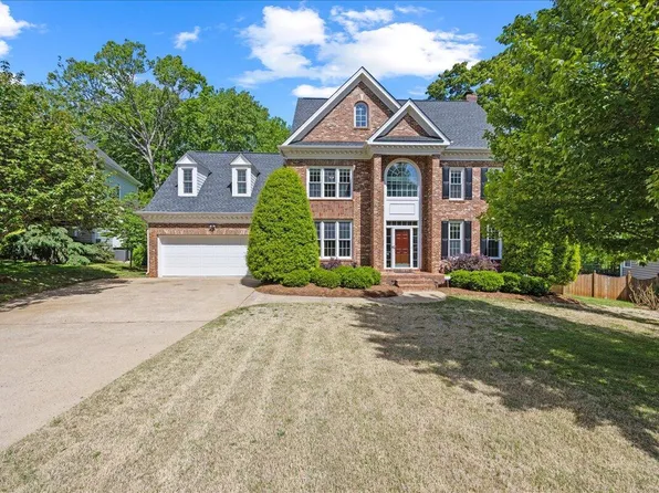 210 Highlands Lake Dr, Cary, NC 27518
