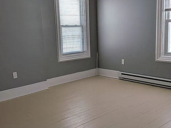 2nd image of 6 Brandon Rd APT 2