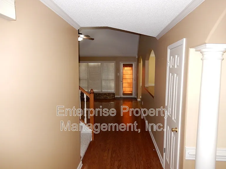 4525 Hickory Creek Dr — Photo 2
