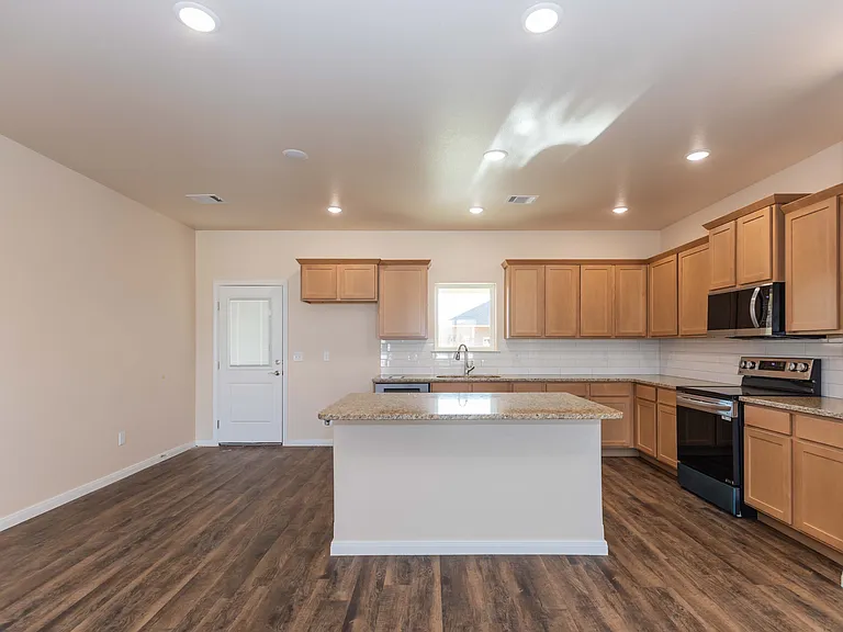 7602 Beck Dr — Photo 4