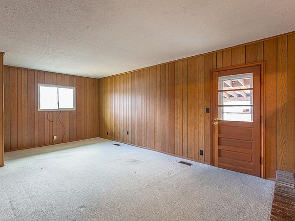 4th image of 6512 Holiday Dr