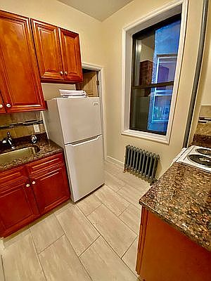 5th image of 323 E 85th St APT 1C