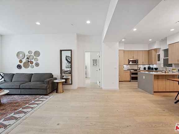 3rd image of 1746 Garfield Pl #202