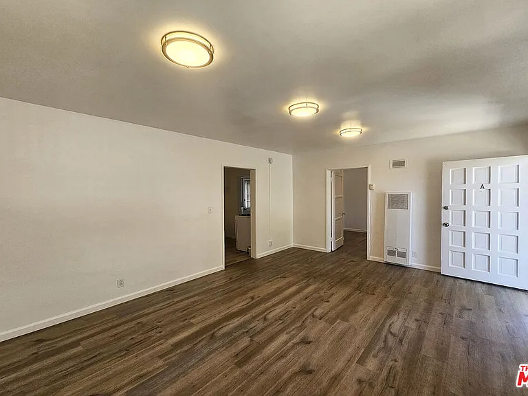 1341 N Keystone St — Photo 6