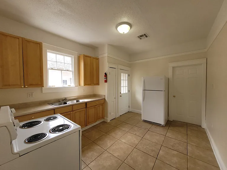 4702 Euphrosine St — Photo 7