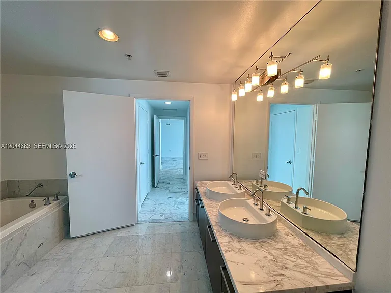 253 NE 2nd St #2409 — Photo 31