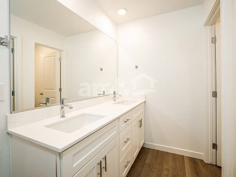 2391 Monroe Ave — Photo 15