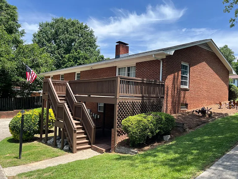 370 Farmbrooke Ln — Photo 5