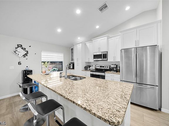 5th image of 4014 6th St W