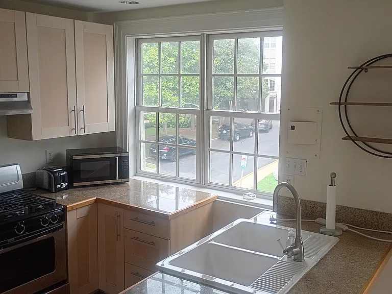 2718 Devonshire Pl NW #2 — Photo 3