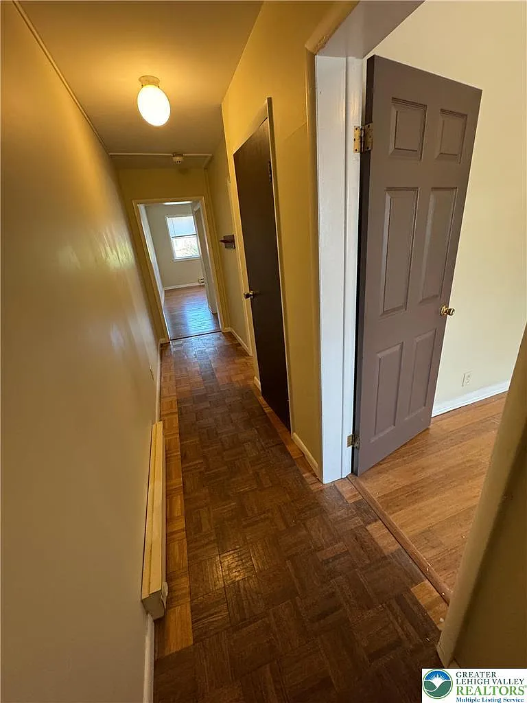 1 bed, 1.0 bath, 650 sqft, $1,295 — Photo 2