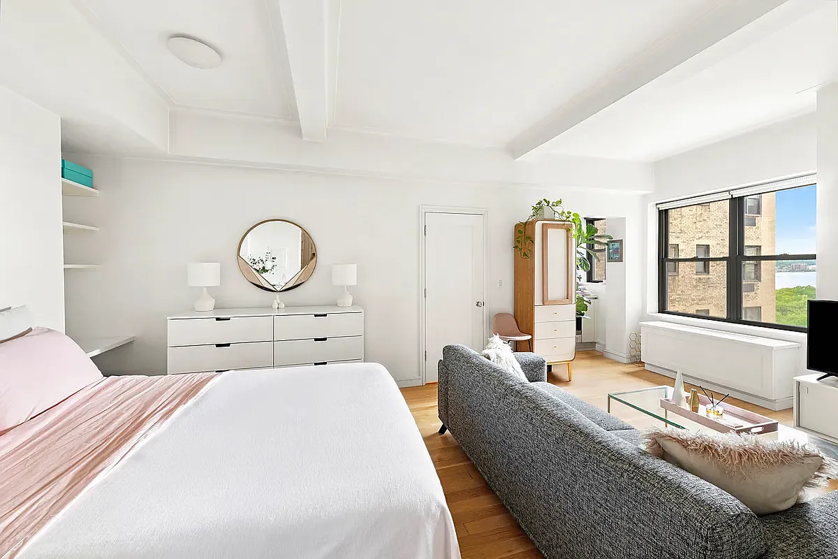 Studio, 402 sqft, $3,500 — Photo 1