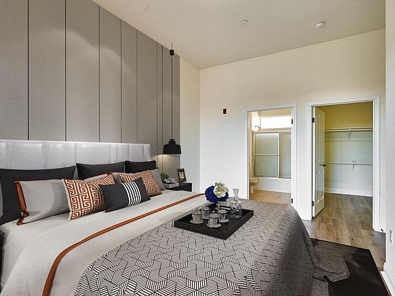 5th image of 345 S Gramercy Pl APT 312