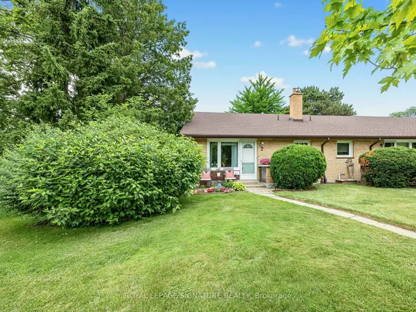 2 Southill Dr #2, Toronto, ON M3C 2H7