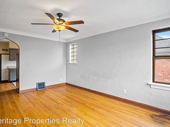 4th image of 3910 Chippewa St #2