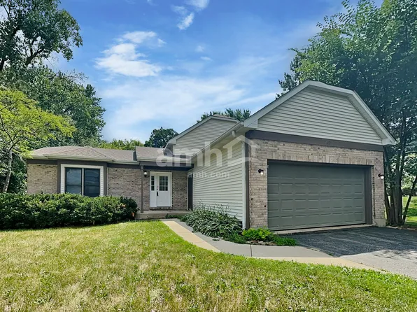 3612 Fawn Ln, Wonder Lake, IL 60097