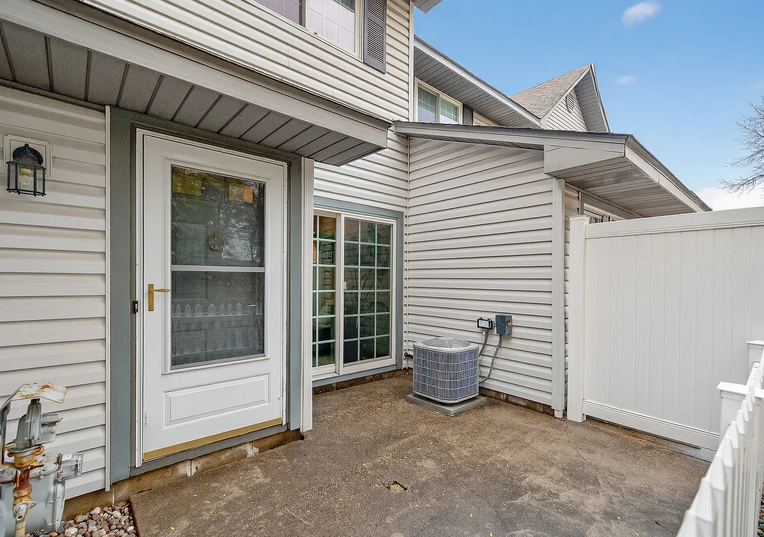 2 bed, 1112 sqft, $2,400 — Photo 2