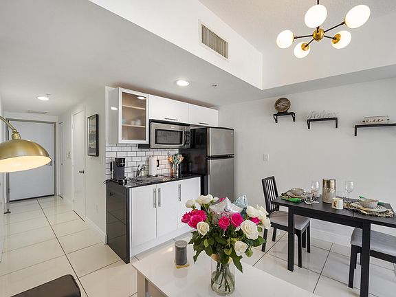 5th image of 1750 N Bayshore Dr APT 1214
