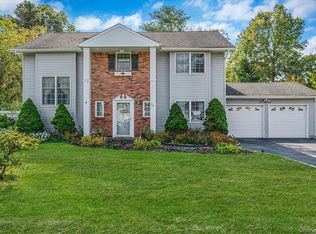 26 Bradley Dr, Shoreham, NY 11786