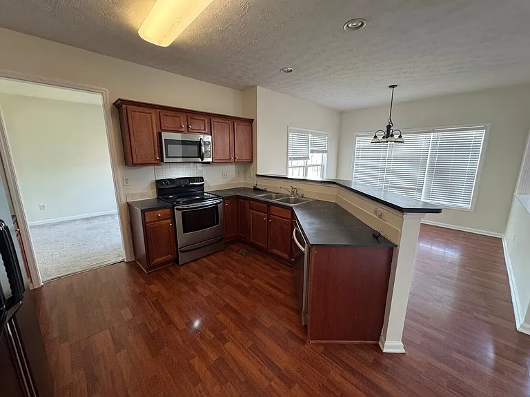 504 Thames Cir — Photo 67