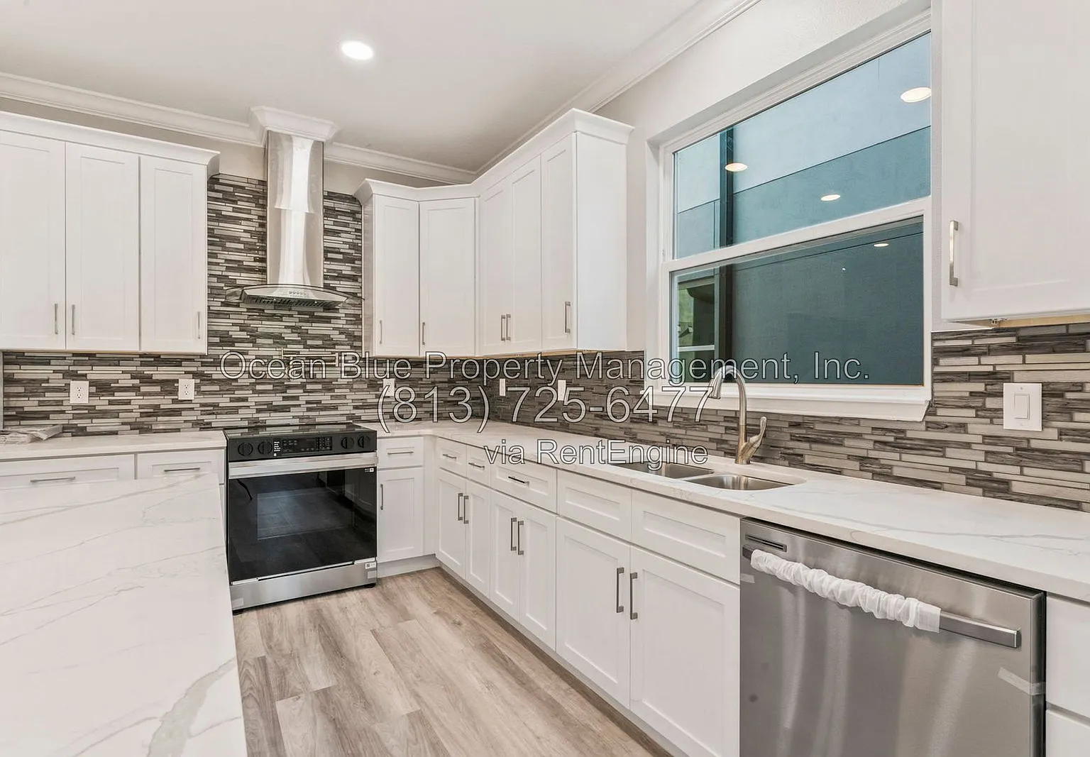 3 bed, 3.5 bath, 2400 sqft, $3,495 — Photo 3