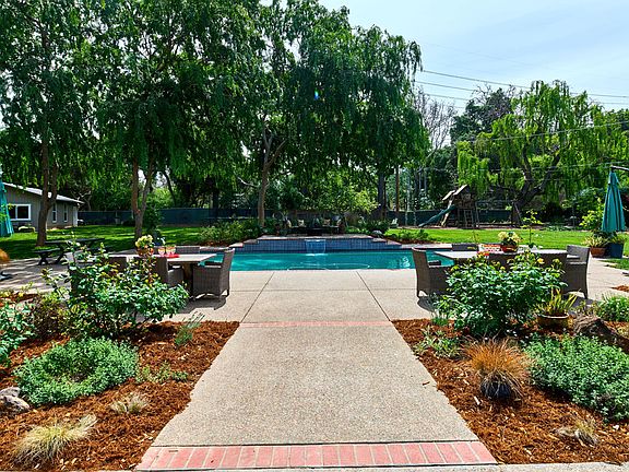 2nd image of 7545 Tierra Sombra Ct