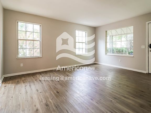 1113845_003_living_room_3.jpg