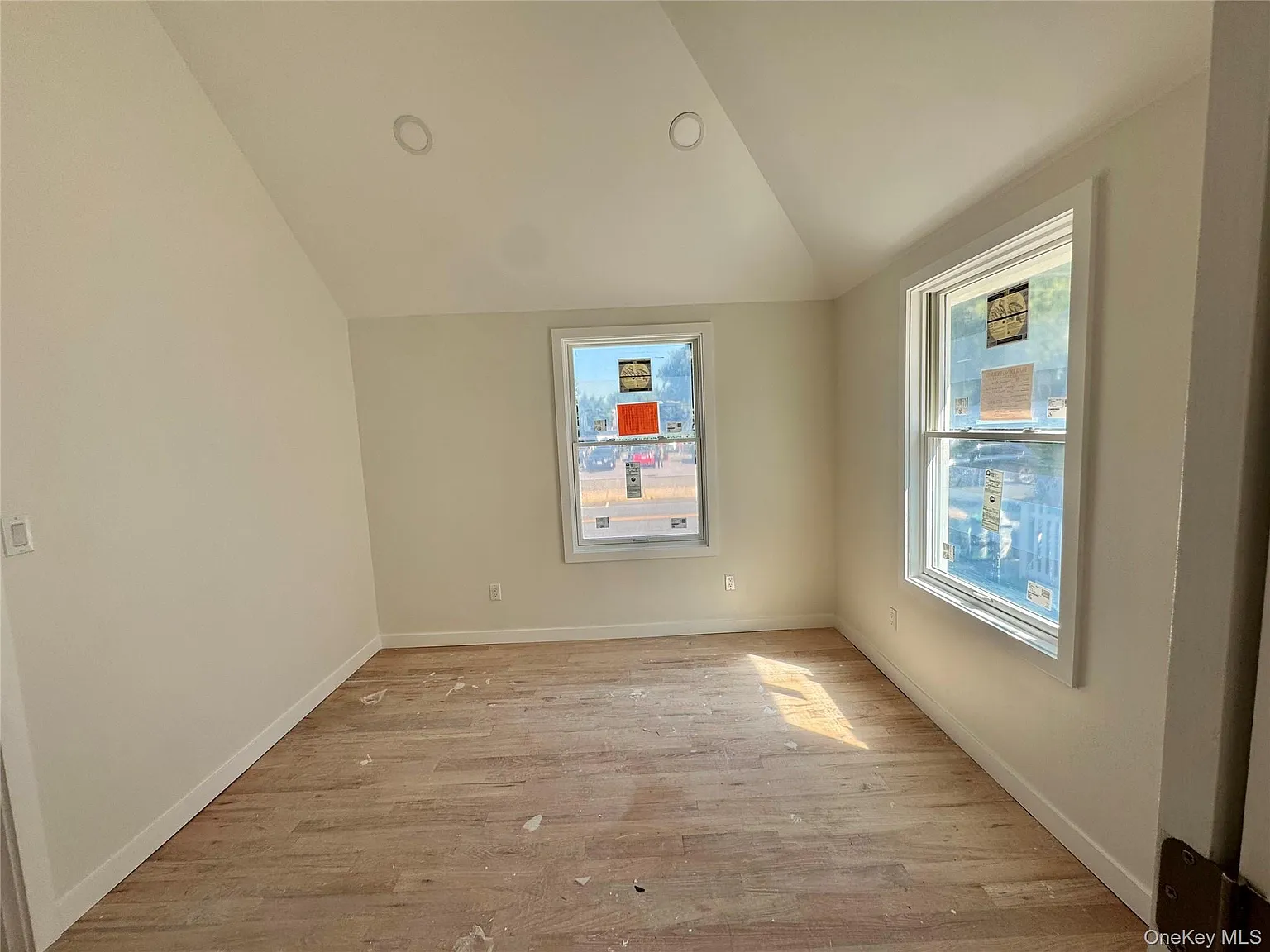 3 bed, 1.0 bath, 732 sqft, $5,300 — Photo 4