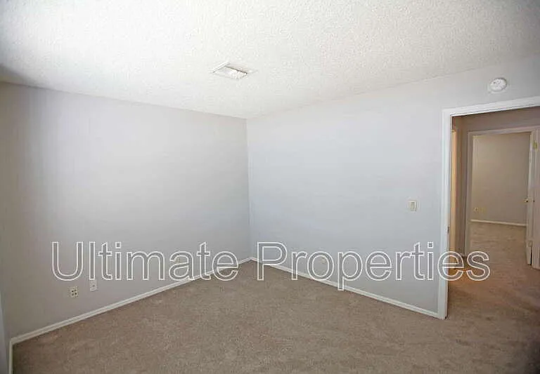 7719 W Dreyfus Dr — Photo 10