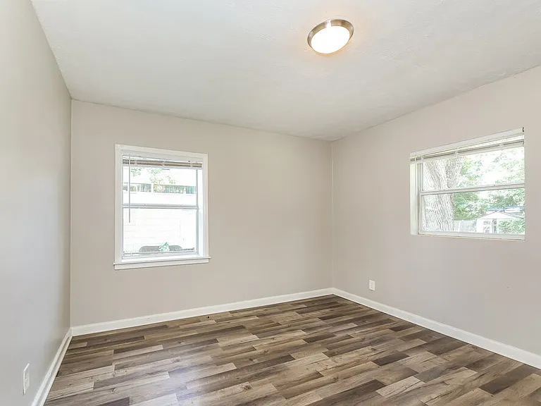 6511 Burgundy Rd S — Photo 14