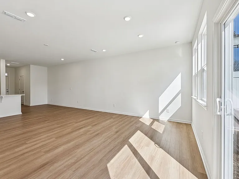 212 Parker Ln — Photo 17
