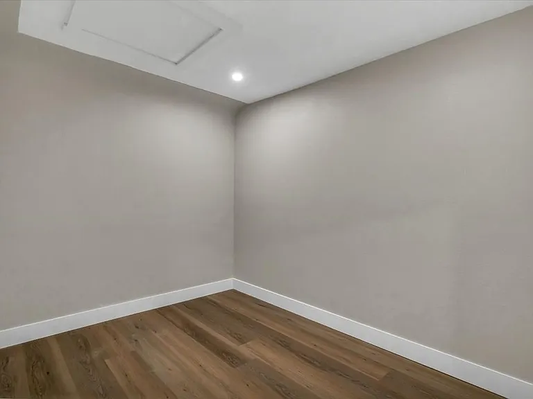 525 Lamara Way NE — Photo 29