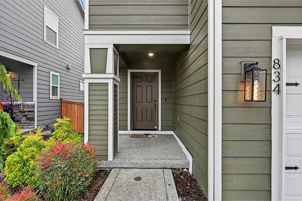 4 bed, 2385 sqft, $3,175 — Photo 3