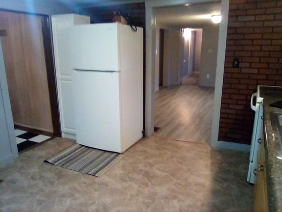4th image of 844 S Walnut Ave #A