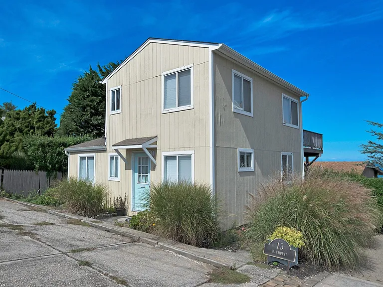 11 Oakhurst Rd — Photo 1