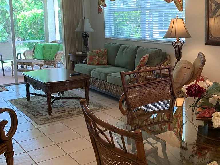 Livingroom with sliders to lanai