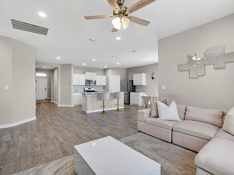 2209 Beaufort Dr — Photo 9