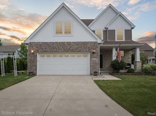 37180 Chestnut Dr, Westland, MI 48185