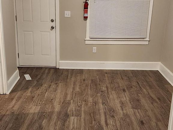 5th image of 2242 Edgewood Dr